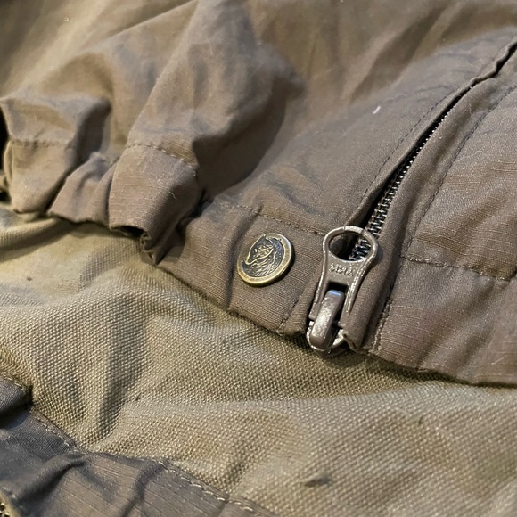 Fjäll Räven Kalfjäll Softshell Jacket - Kids XL- Army Green (Used) - Picture 5 of 13